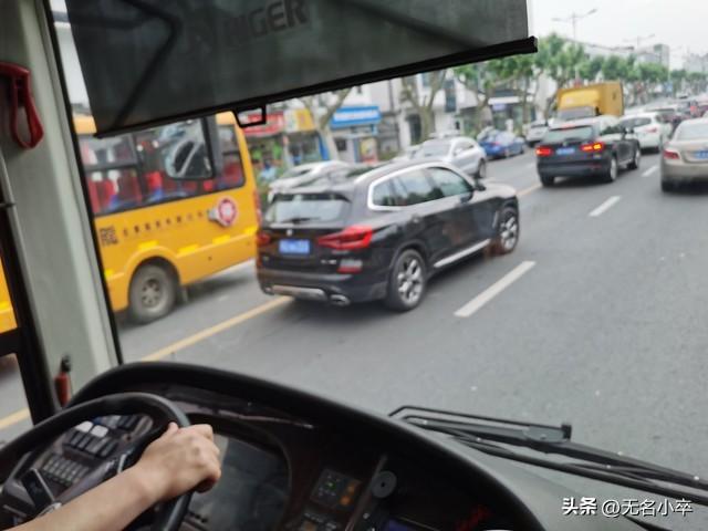 广西南宁公交车这三个操作真的是绝了，应该全国都推广