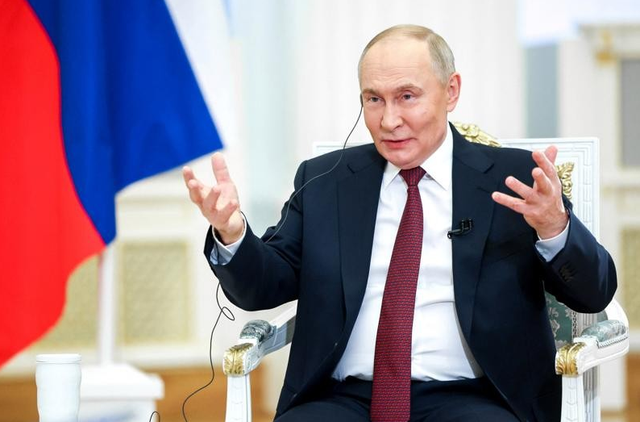 普京带头“半场开香槟”，被泽连斯基打了个措手不及