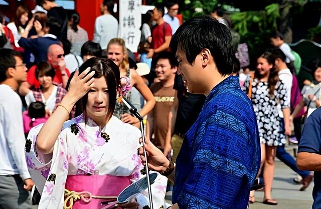 大量日本游客涌入北京，打着旅游幌子不去旅游不吃美食，为啥来？