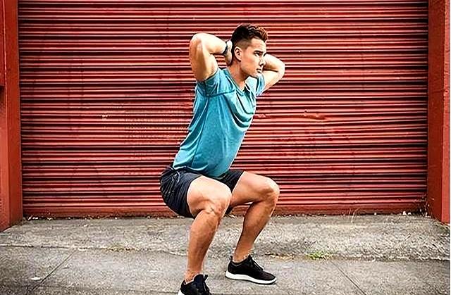 男人过了40岁，更应该练深蹲！坚持1个月，5个改变，试试就知道