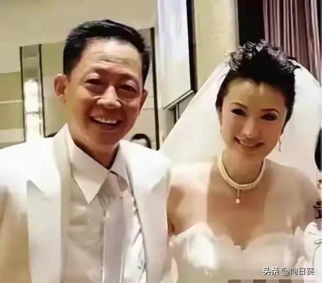 王志文儿子好帅气！俩人同框不像父子像爷孙，五官简直一模一样