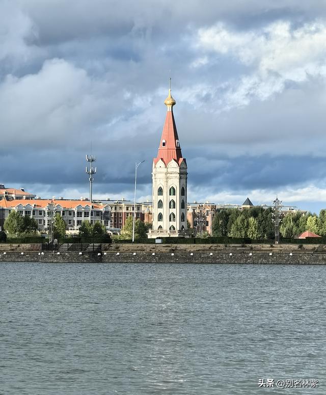 冒雨参观满洲里市博物馆和沙俄监狱陈列馆，铁道桥上看晚霞超美