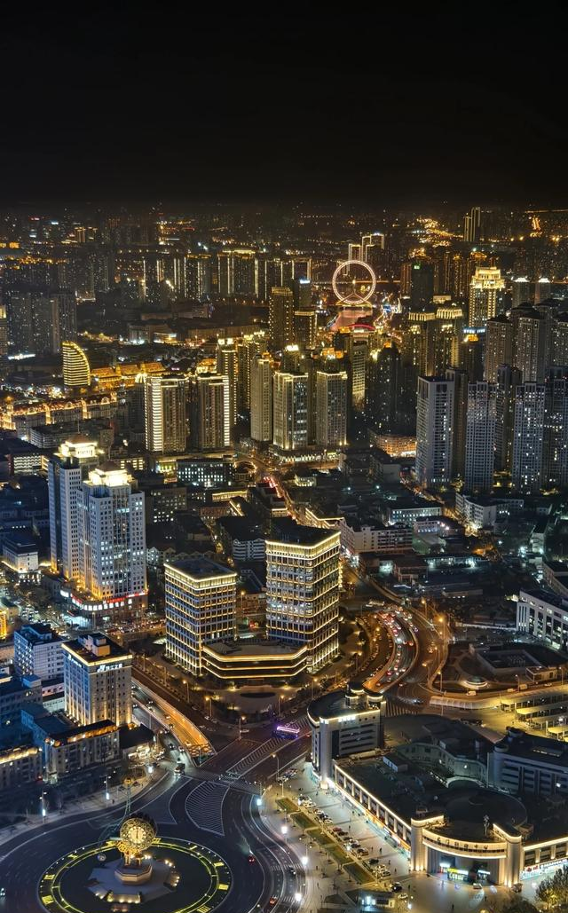 北京嘀咕，上海好奇，如今天津，竟成了能走着听、站着品的戏台！