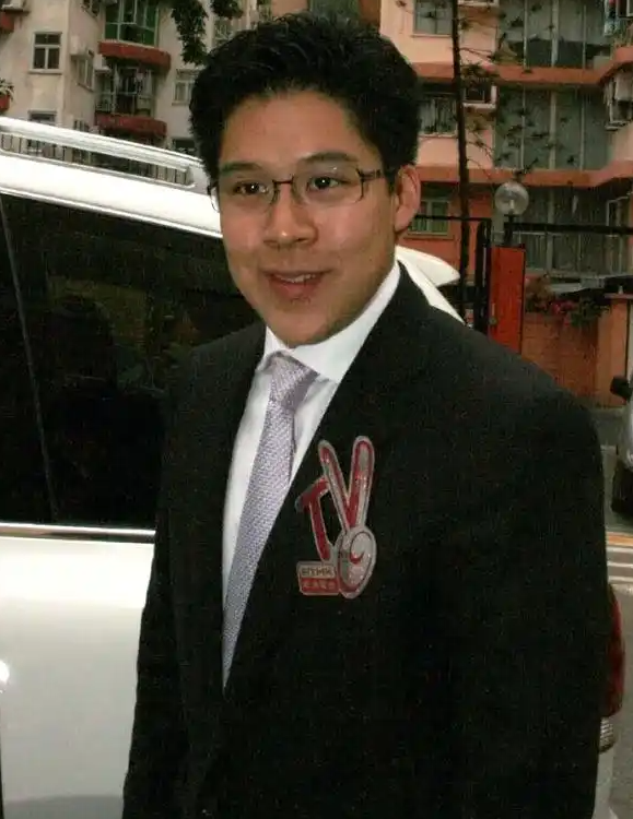 三连升！霍启刚官宣喜讯，新身份给郭晶晶长脸，让李嘉诚不敢吭声