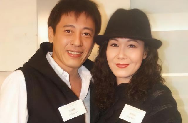 夫妻俩为了不变老，坚持31年不吃肉不生子，如今59岁近照不敢认