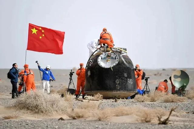 神舟二十号已飞3个月，10月底返航，飞船为何要经受1000多℃灼烧
