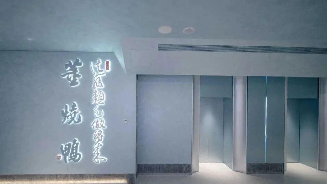 人均曾近万的米其林餐厅撑不住了(人均花费最高曾冲到近1万块,地段还选在徐汇区法式别墅) 人均曾近万的米其林餐厅撑不住了(人均花费最高曾冲到近1万块,地段还选在徐汇区法式别墅)