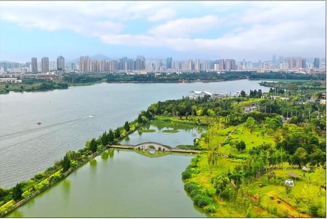 滇池东岸绿道 生态彩虹景观
