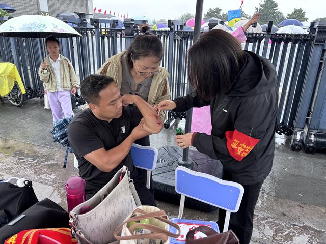 西安临潼区：2300余名导游化身“文明名片”护航双节假期