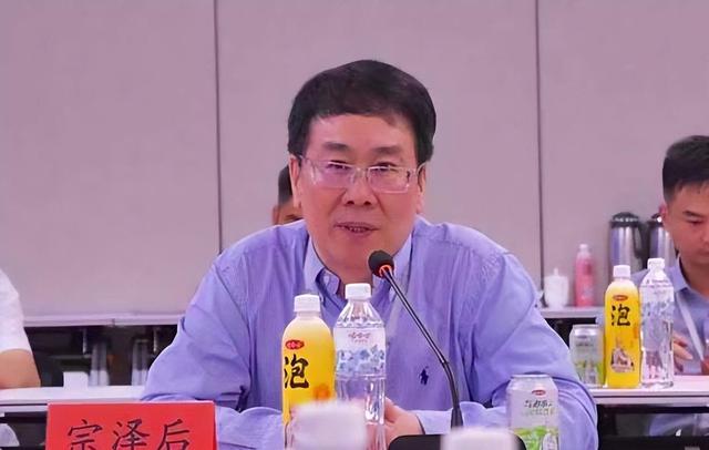 官媒发文！宗馥莉再破天花板	，让亲叔宗泽后和整个商界沉默了