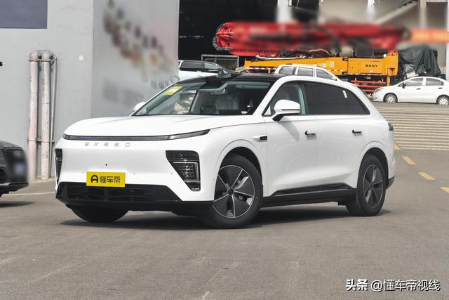 新款智界R7官图发布