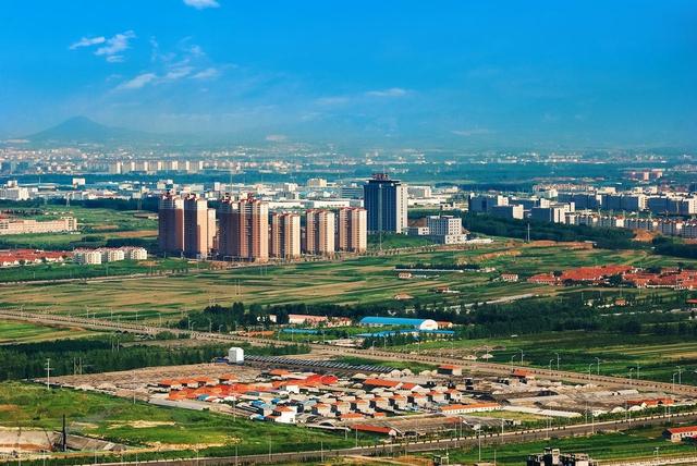 山东面积最大的县级市，相当于3个香港，比6个北京朝阳区还大