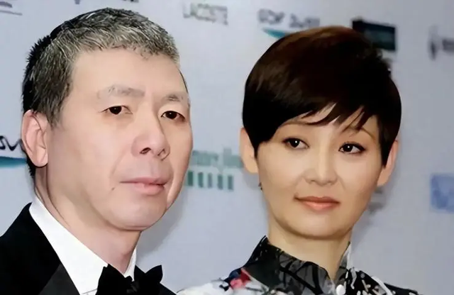 徐帆回应离婚5个月	，冯小刚近况曝光，他的“小心思”再藏不住了
