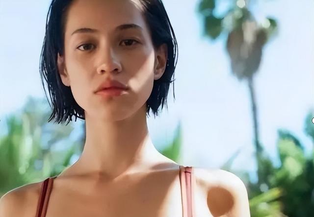 贼心不死！劣迹艺人赵薇走投无路，15岁女儿成她的最后一根稻草