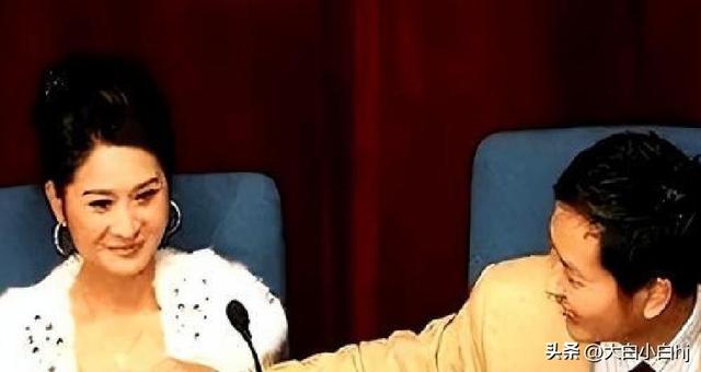 陪睡陪玩只是冰山一角！看到明星曝圈中内幕，才知道圈里水有多深