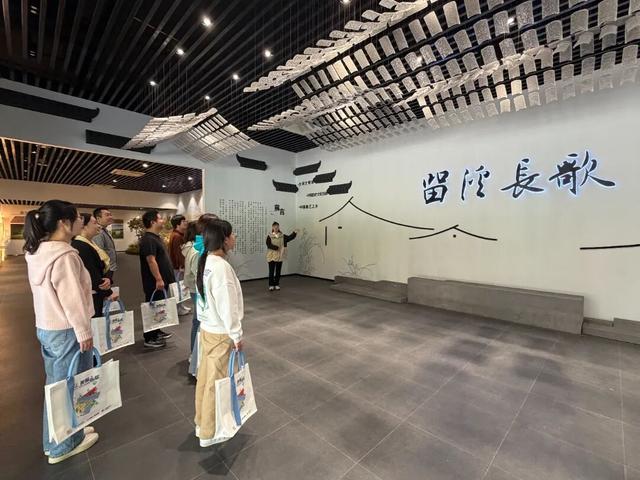 叮！你有一份上海秋日漫步地图待解锁→