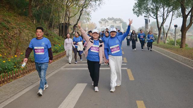 2025鹿门山登山挑战赛启幕 1536名越野爱好者用脚步丈量诗韵鹿门