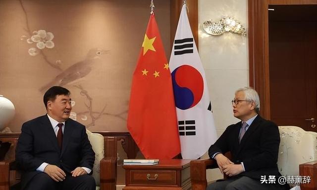 李在明拒绝出席中国阅兵，王毅挂断电话，送了韩国一句话
