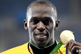 博尔特：退役7年生3个孩子，身材发福，6块腹肌变一摊肉图片