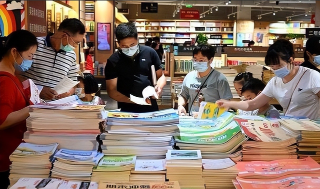 教育部扔下重磅炸弹：2026年开始，全国一律不准再买校外商业试卷