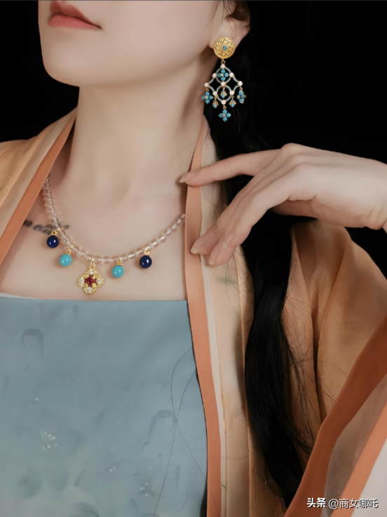 这样搭配,绿松石也能高级又日常!