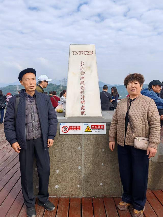 文/任天义：乙巳秋三峡纪行：江峡雄关藏古韵，高坝横空壮国魂