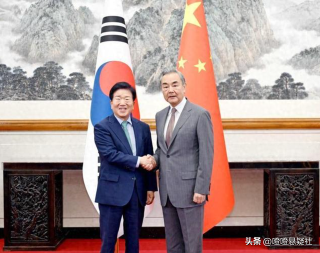 韩国“急了”！特使团连夜飞北京，刚下飞机就放出重磅信号