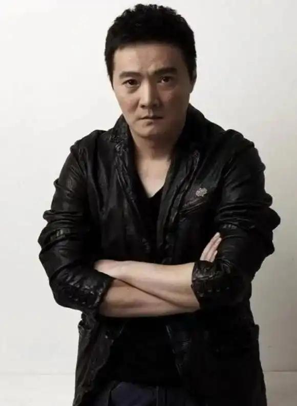 被丁克耽误半生，51岁她拼命生下一儿一女，如今活成女人的羡慕