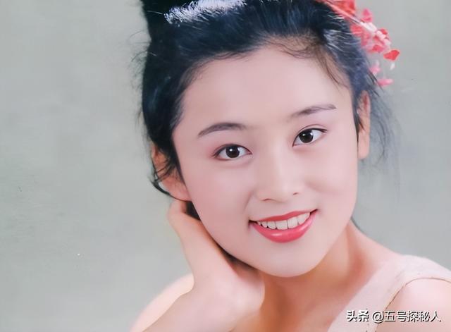 长得太美被导演占为己有，4年后生下大明星儿子，17岁就成男一号