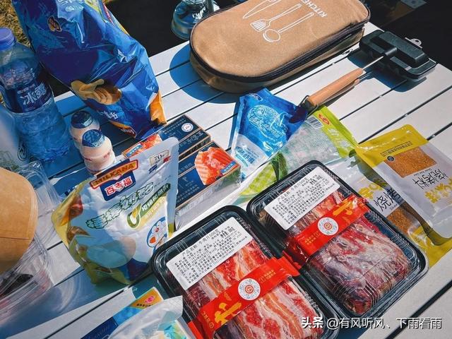 年轻人、国庆睡帐篷、戳破旅游消费泡沫