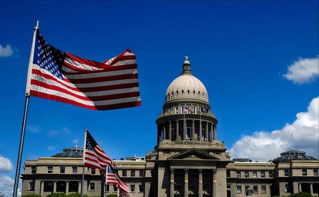 中方制裁清单送到白宫，美国头一次如此暴躁，给中国提出两个要求