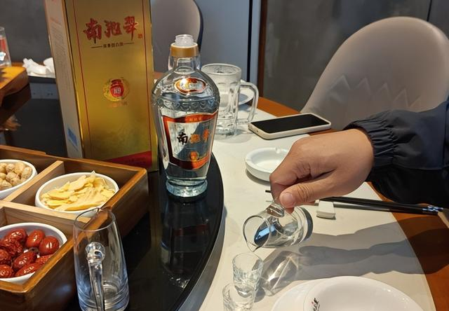 陕西五朵金花，几乎人人都说西凤酒，为啥其它4瓶却很少见？