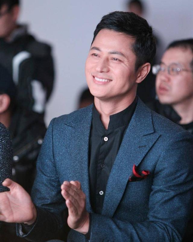 演了83部戏都没红，颜值不输靳东演技不输张译，如今47岁还在拍戏