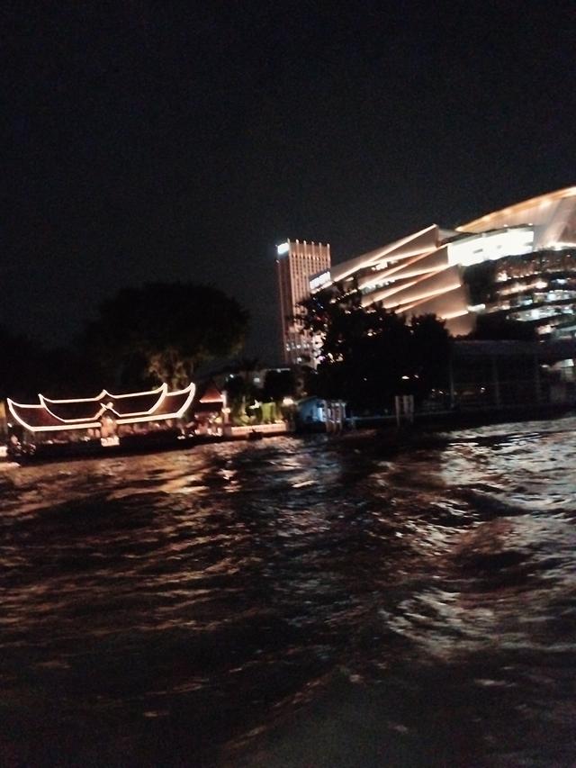 湄南河的夜，是流动的星光