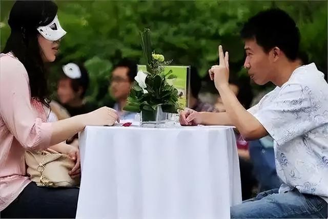 东北女孩身高2.26米，貌美如花，妈妈却天天发愁：这辈子都难嫁人