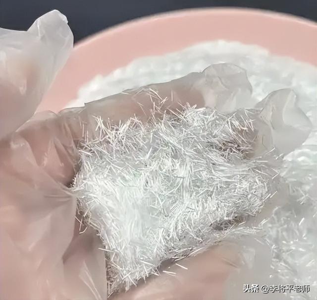 江西风机叶片断裂，玻璃纤维漫天飞？居民恐慌，专家辟谣。该信谁