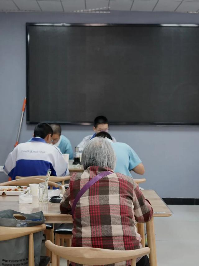 乌鲁木齐“老东门”，如今是什么样子？