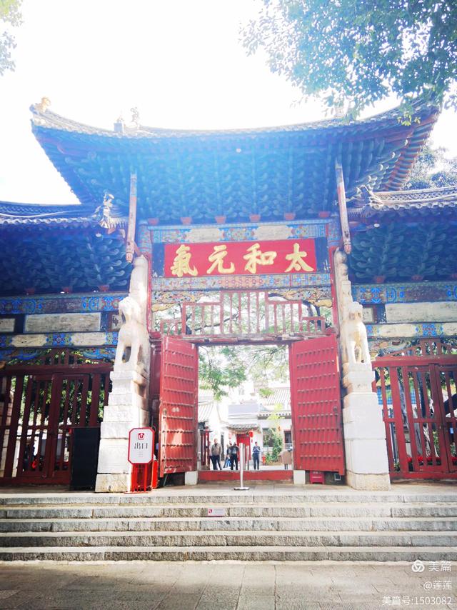 滇南邹鲁半榜誉：朝阳楼耸东城岿 一柱擎天迎新晖