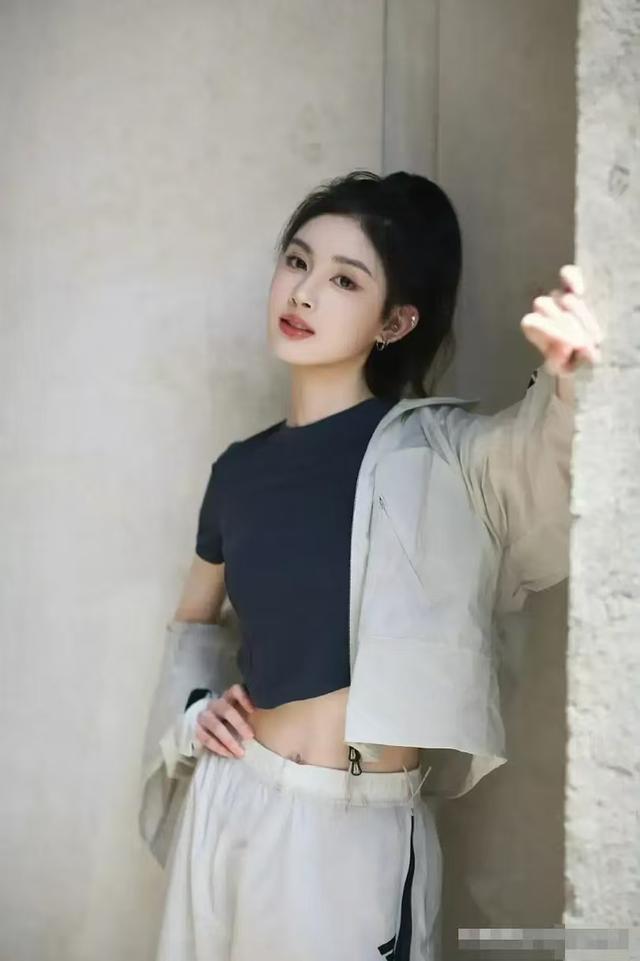 江苏传媒学院校花， 美的标致,美的标准,美的令人心醉！