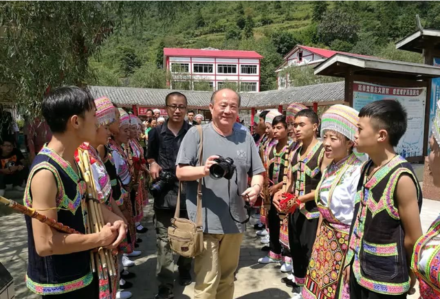 七旬记者邓维：我为啥绝不跟“四面溜光水滑”的人做朋友？