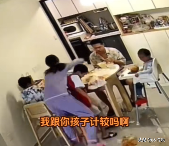 鸡蛋男吵架掀桌不到7天，恶心一幕还是上演了，妻子被指卖惨起号