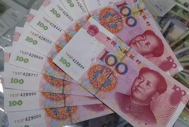 蒙古距中国最近的县城，用中国电、花人民币，还想喝咱的自来水！