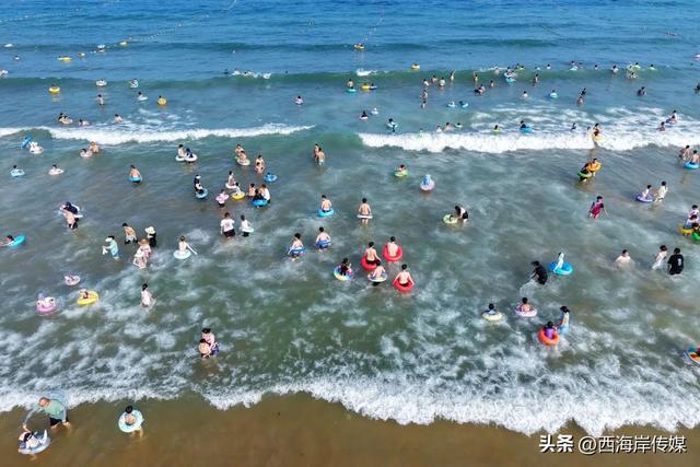 西海岸金沙滩，“人浪”来袭！