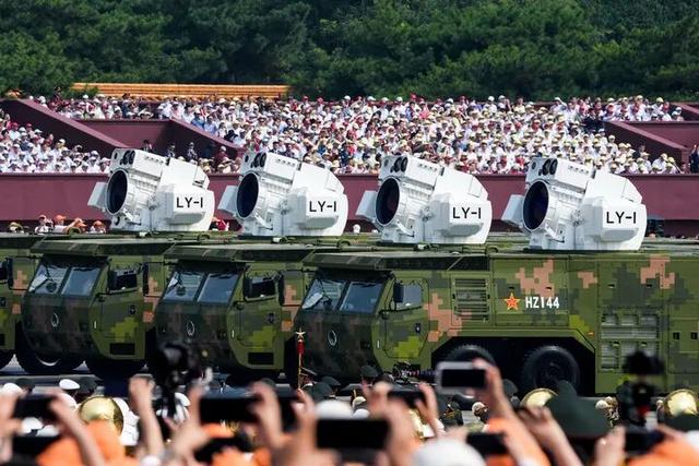 中国反无人机体系曝光！激光+微波+弹幕齐上阵，海战格局将重塑？