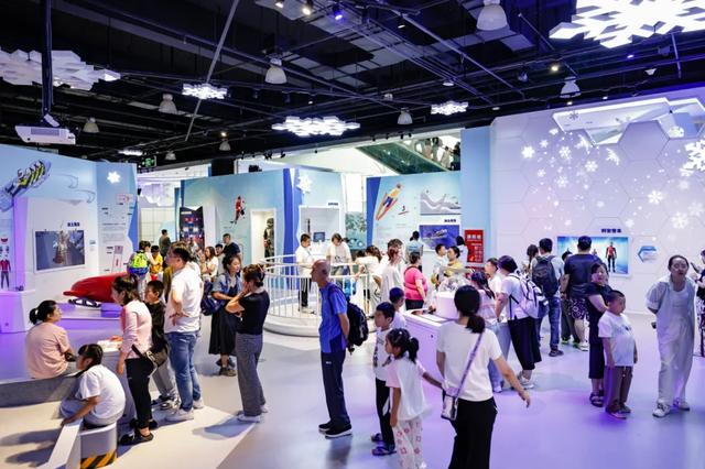 科技馆暑期“卷”疯了！3000万人次打卡新玩法