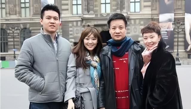 他是前外交部部长之子，娶了阎维文女儿，却选择独自创业自力更生
