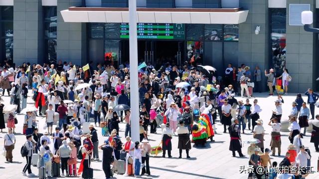 四川北部的十八线小城，不仅有机场和高铁站，还有一大堆绝美景点