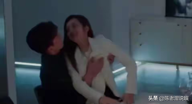 陪玩陪睡只是冰山一角，认干爹，舔手指，拜高踩低，实在荒唐！