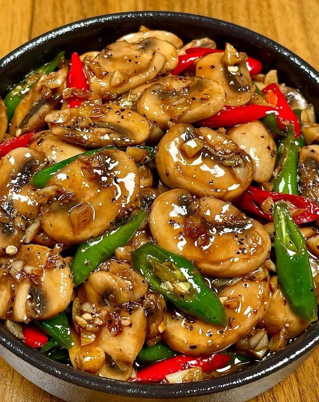 吃一斤它等于吃10只鸡	，一降血脂	、二降血糖、三降胆固醇，别不懂