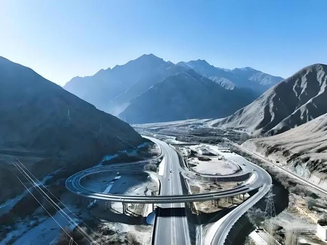 天山旅游业大变革！新疆三大超级工程将开启，独库公路或被取代？